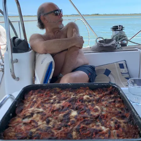 Sailyachtvenice بوتيل *