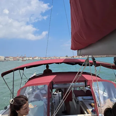 Botel Sailyachtvenice