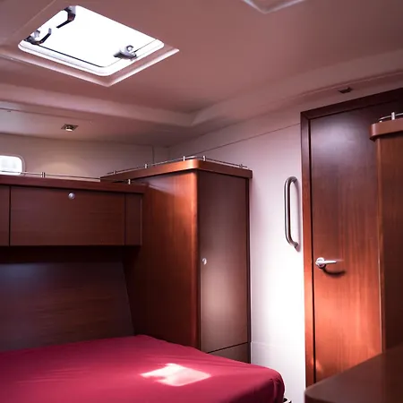 Botel Sailyachtvenice *