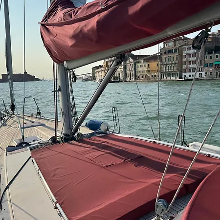 Sailyachtvenice Botel