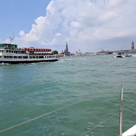 Ve' Luxuryacht For Exclusive Use Near The Biennale Botel